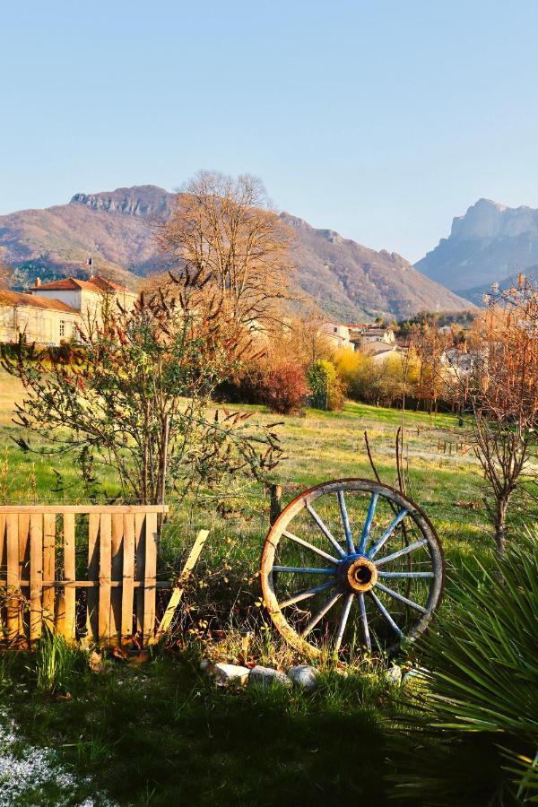 Chambre Familiale "Le Pecher" Bed and Breakfast Saillans  Buitenkant foto